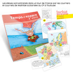 Présentation du guide pédagogique Temps et Espace à vivre CP et aperçu des cartes de géographie fournies avec l'ouvrage.
